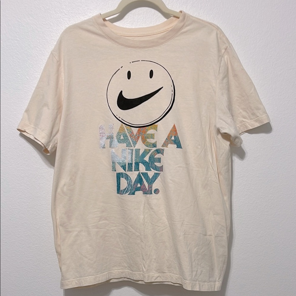 Nike Cream Smiley Graphic T-Shirt Size Large